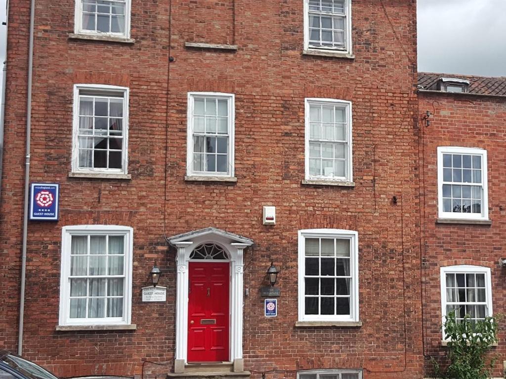 Hotel The Red House Grantham Exterior foto